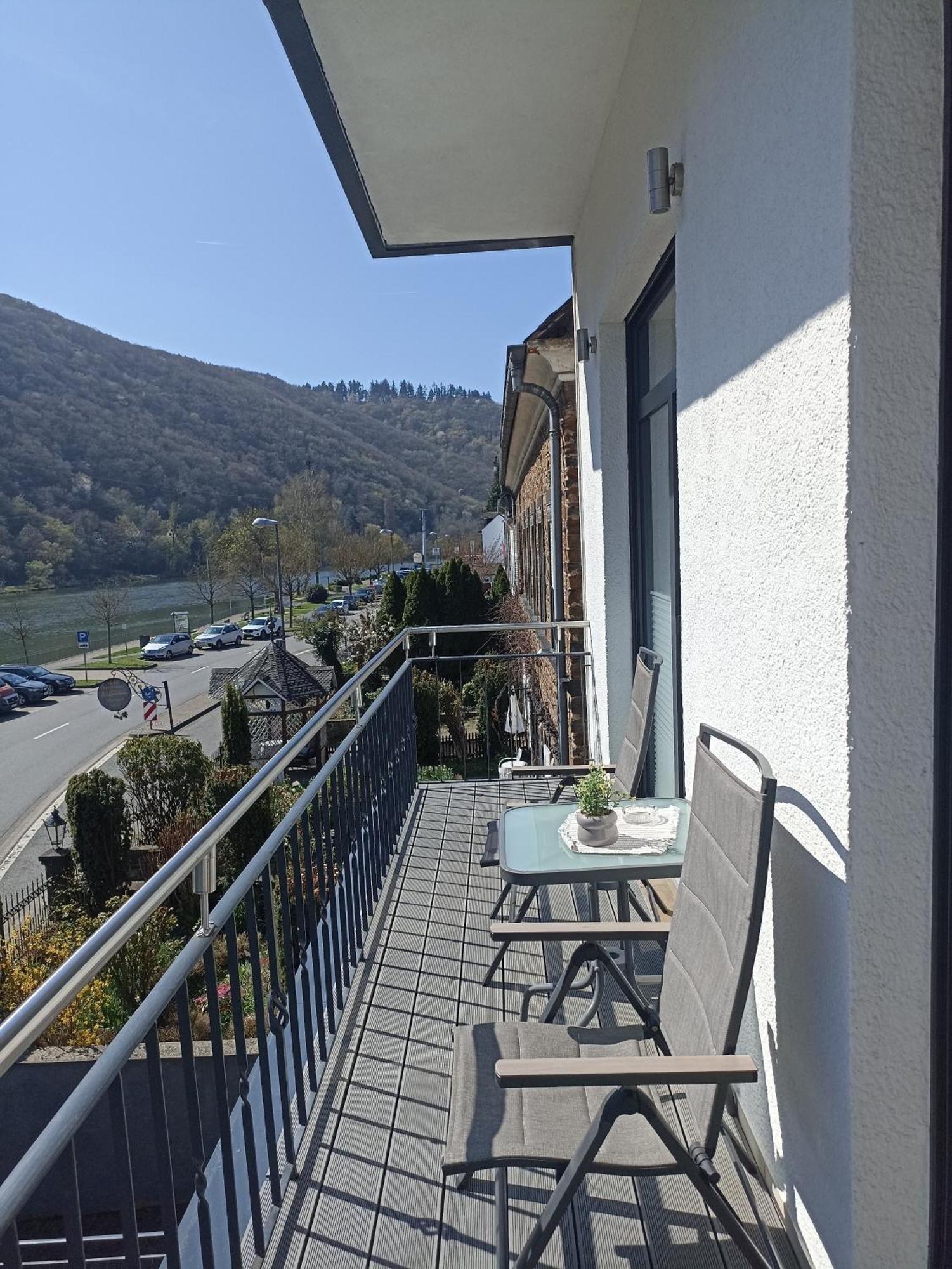 Haus Mosel Apartment Klotten Exterior foto